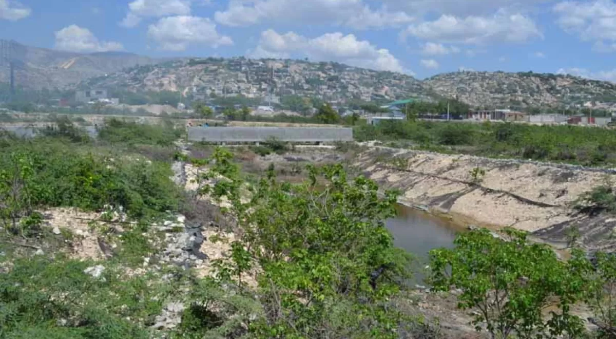Lagunaje natural para la depuración de aguas residuales en Titanyen (Haití)