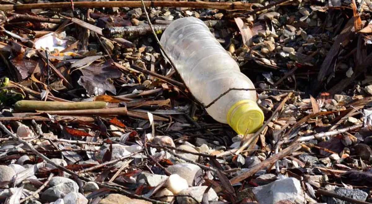 Las islas del Mediterráneo triplican la basura acumulada en sus playas durante el verano