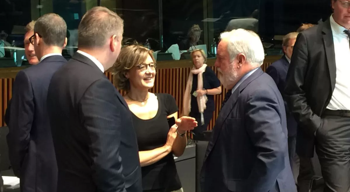 García Tejerina: \"En la UE nuestro compromiso es máximo y seguiremos liderando el Acuerdo de París\"