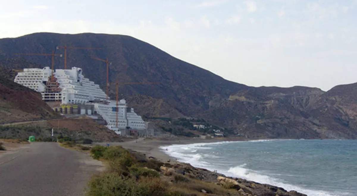 El Gobierno colaborará con la Junta de Andalucía en la demolición de El Algarrobico