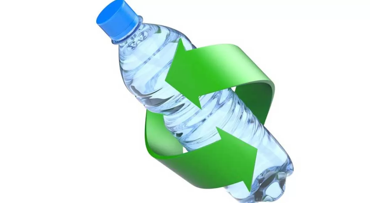 Los envases de bebidas sin gas de Coca-Cola ya cuentan con un 50% de PET reciclado