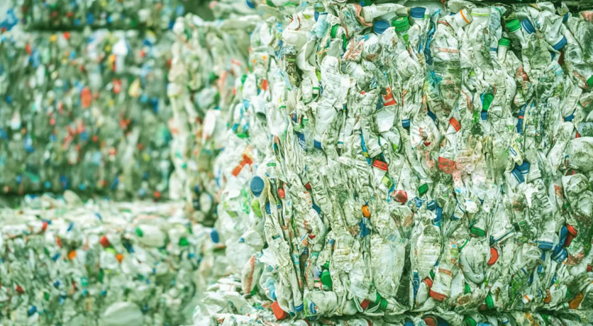 El reciclaje desempeña un papel clave en la resolución de los problemas de contaminación por plásticos