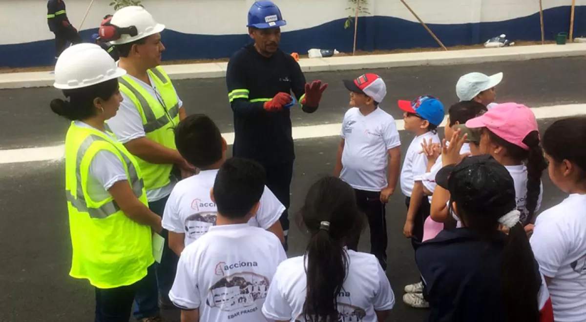 Escolares de Guayaquil conocen la estación de bombeo Pradera de la mano de ACCIONA
