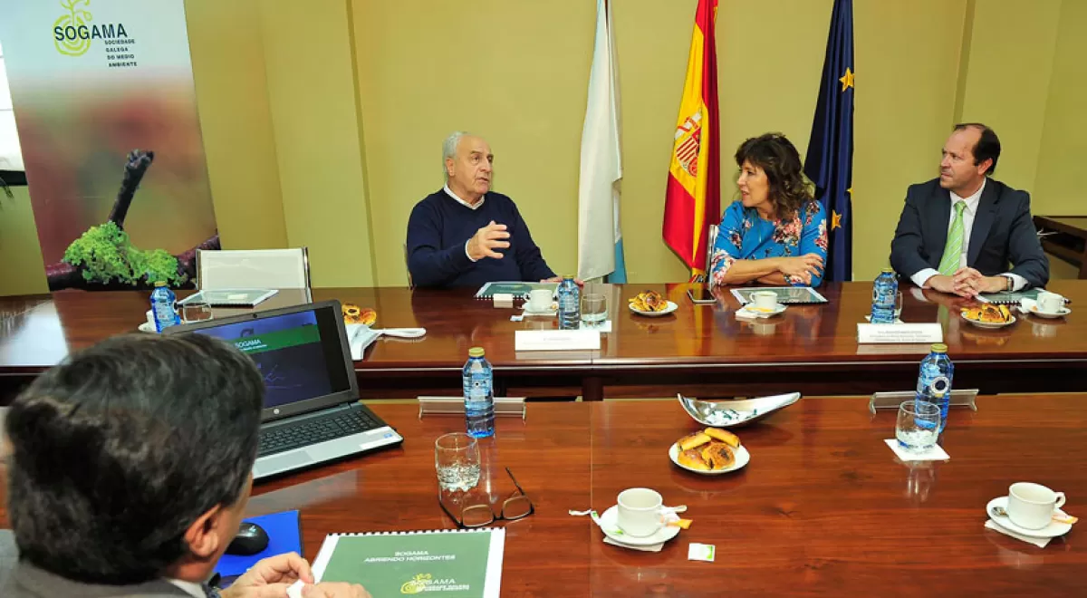 Beatriz Mato explica a una delegación institucional de Uruguay el modelo de gestión de residuos de Sogama