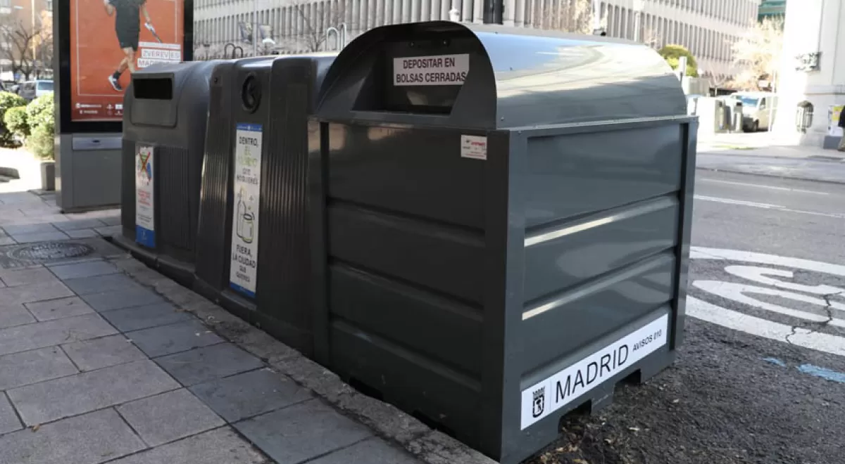 Madrid amplía el servicio de recogida de ropa usada