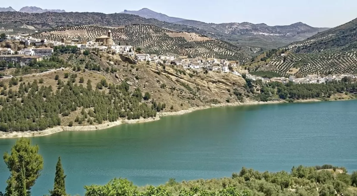 Andalucía resuelve la gestión hidrológica e incluye el Plan de las Cuencas Mediterráneas en el Pacto por el Agua