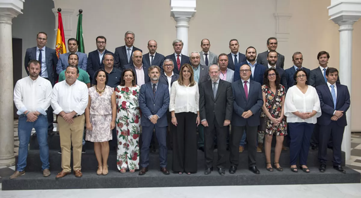 Susana Díaz preside la firma de contratos para la construcción de 12 depuradoras por un importe de 45,1 millones