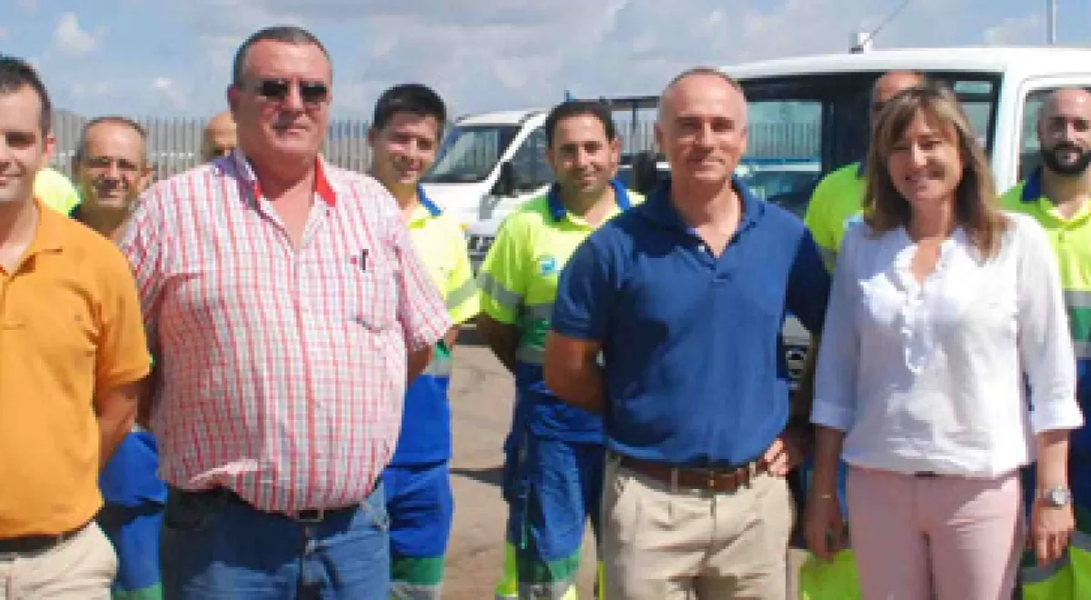 El Ayuntamiento  de Níjar y Emanagua presentan los nuevos vehículos incorporados al Servicio Municipal de Aguas