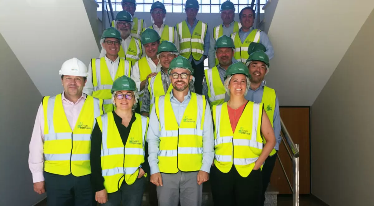 Gerentes de las entidades que forman AEVERSU conocen in situ la nueva planta de Sogama