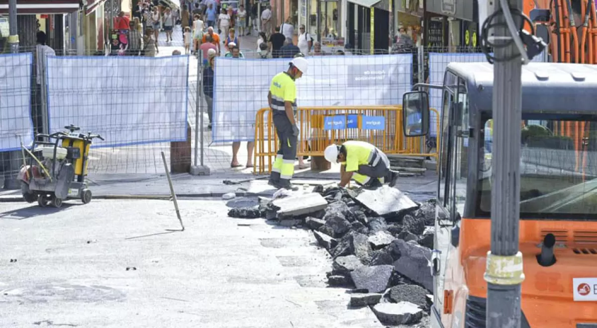 Comienzan las obras de renovación de las redes de agua en la Plaza Costa del Sol de Torremolinos