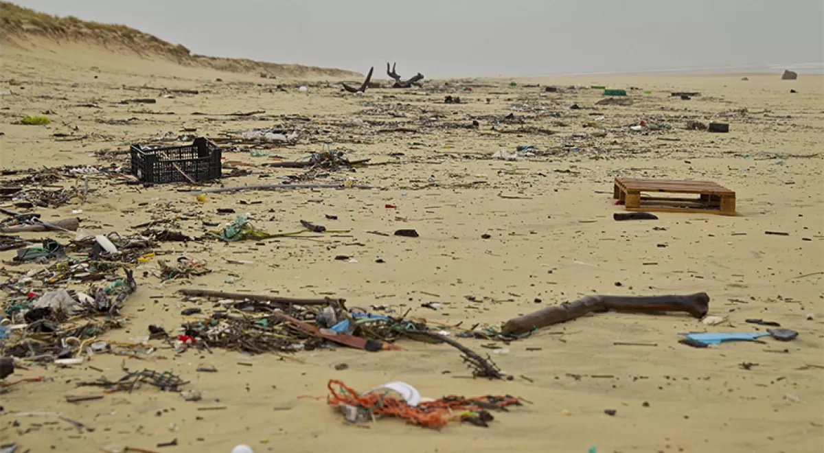 El plástico envenena y mata a la fauna de los océanos