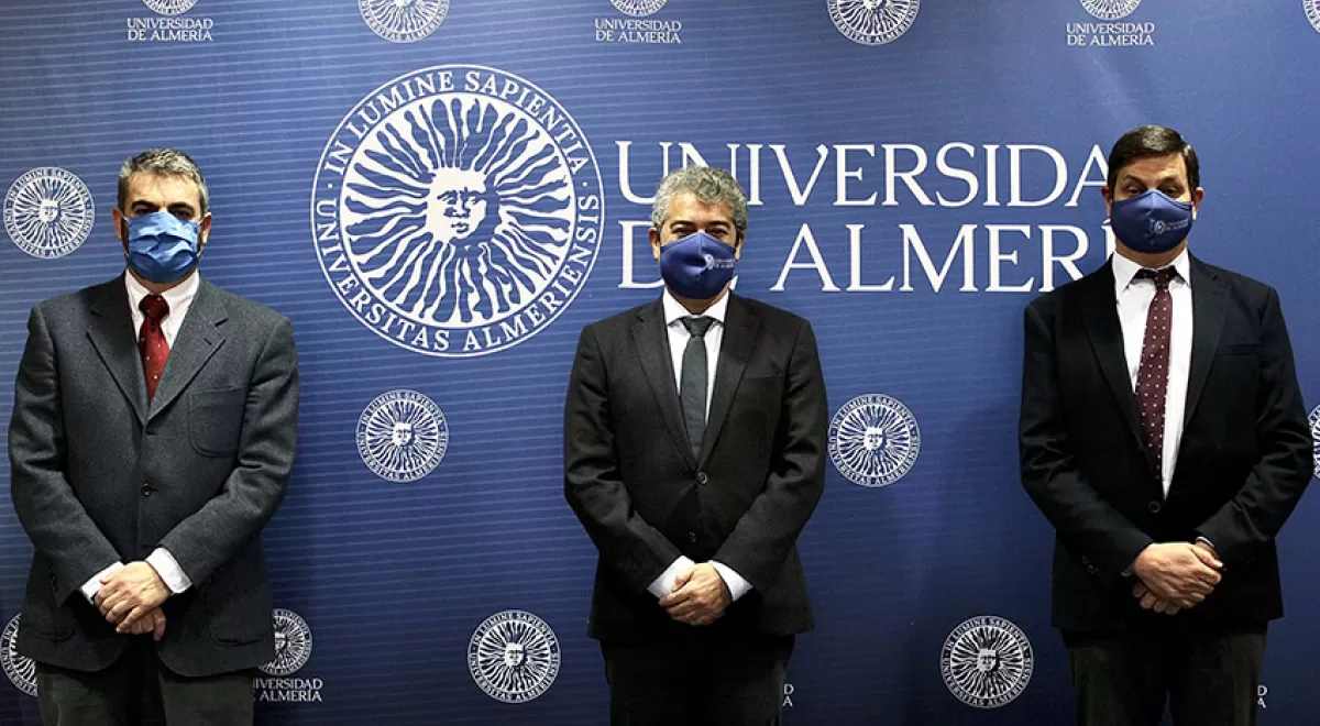 La Universidad de Almería y Aqualia investigarán la aplicación de energía solar en la gestión del agua