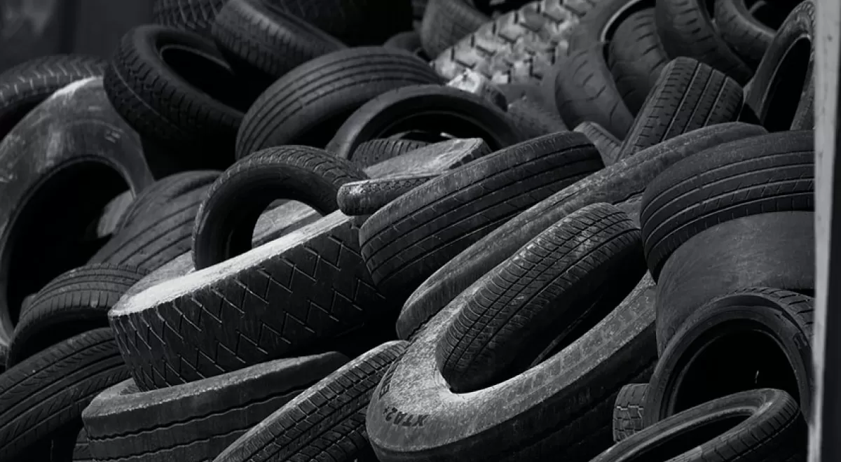 Un método innovador para reciclar neumáticos usados en betún para las carreteras