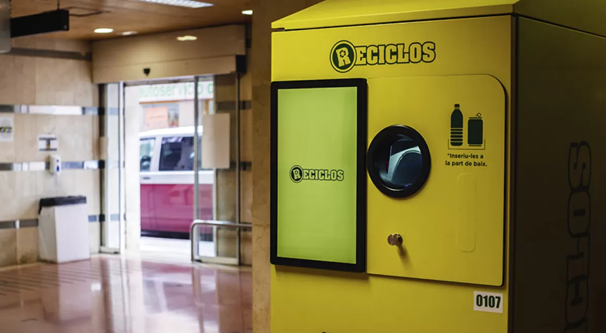 Los ciudadanos valencianos ya reciben recompensas por reciclar envases