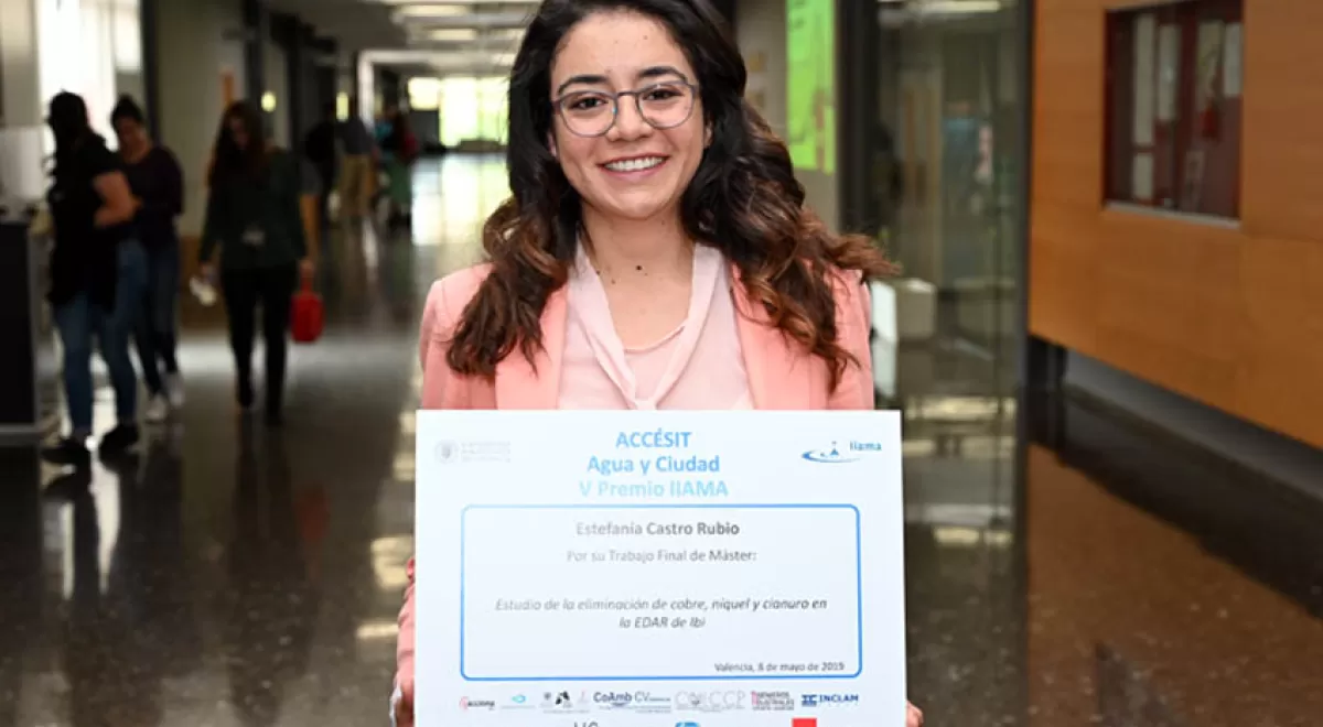 Estefanía Castro: "El fango activado tiene mejor capacidad de adsorción de metales pesados que la ceniza o zeolita"