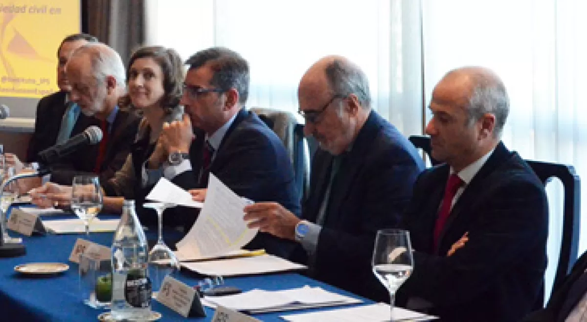 Administración, legisladores y organizaciones sectoriales debaten sobre la gestión de residuos en España