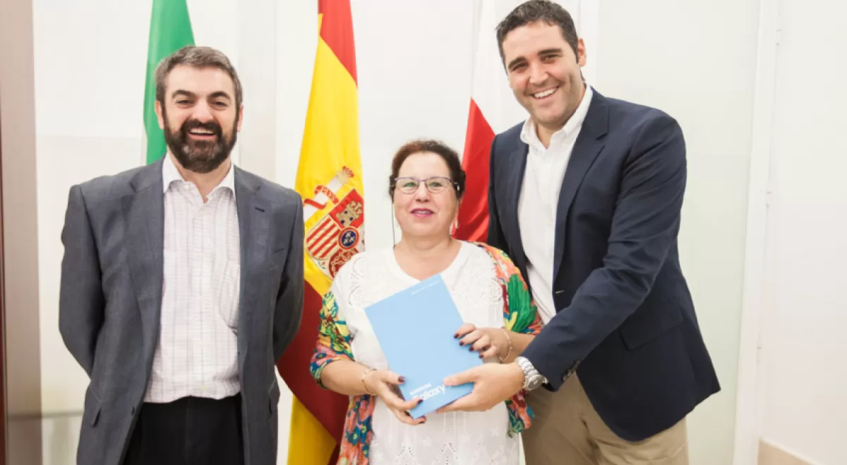 Una Tablet por pasarse a la factura electrónica con Aqualia en Almería