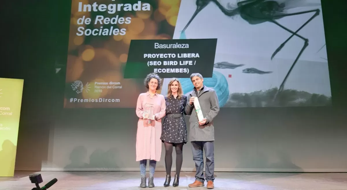 LIBERA recibe el premio Dircom Ramón del Corral por su campaña "Basuraleza"