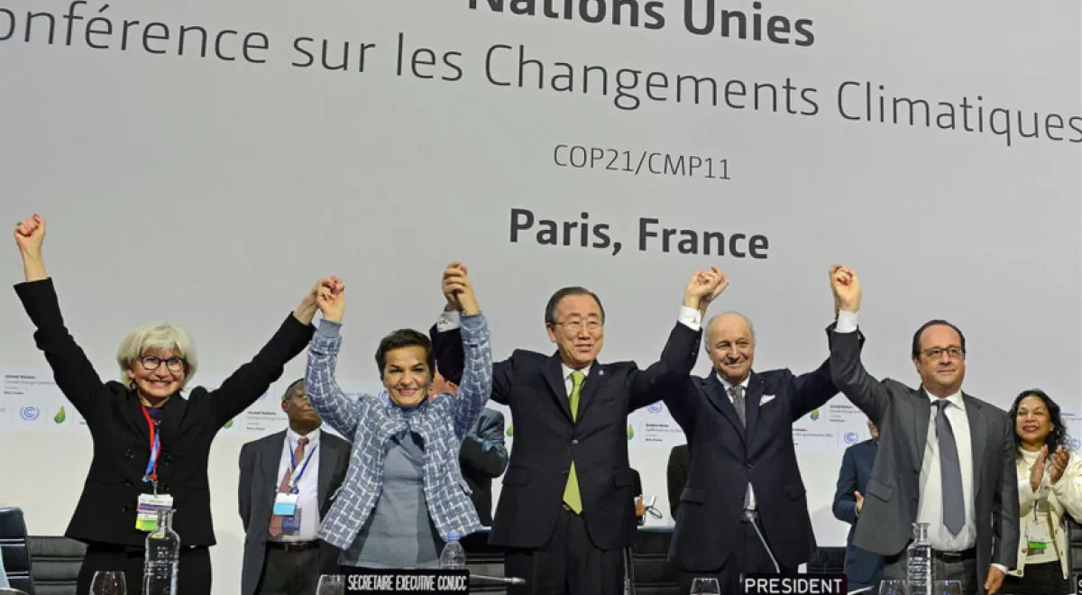 195 naciones alcanzan un acuerdo histórico en París para frenar el cambio climático