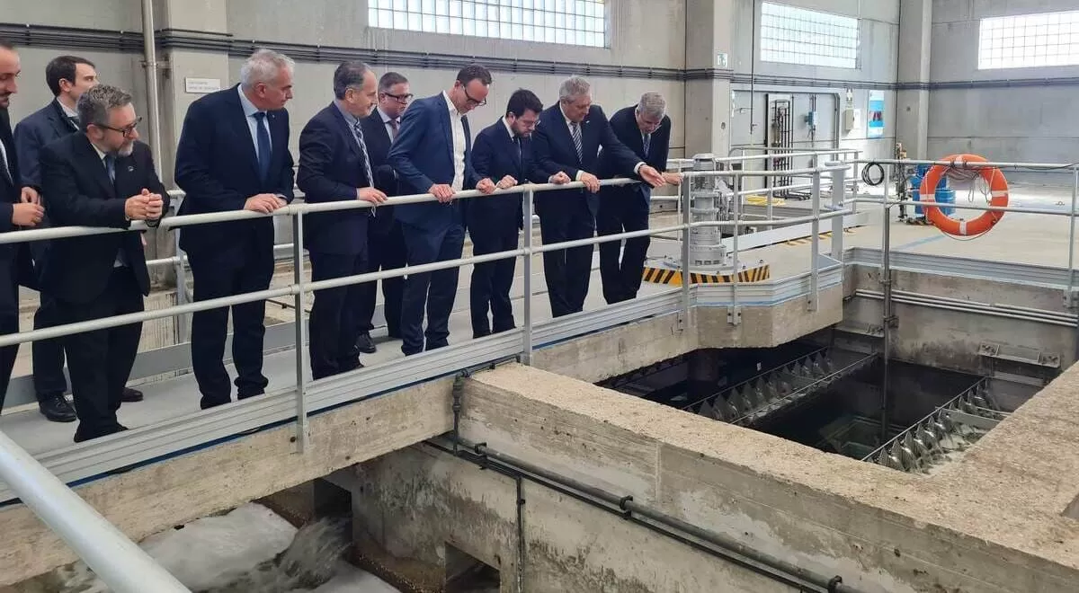 Momento de la visita de las autoridades al proceso Actiflo® en la ERA del Camp de Tarragona