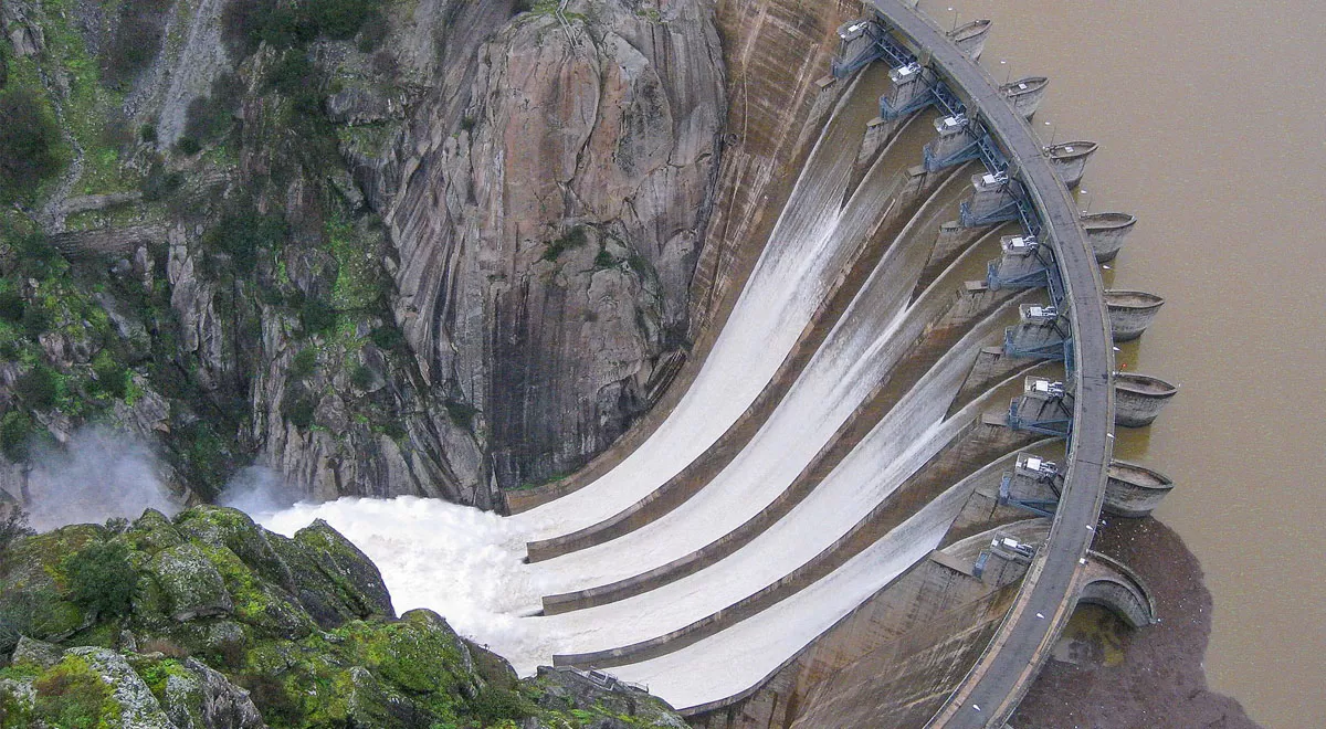 Presa Aldeadávila desembalsando