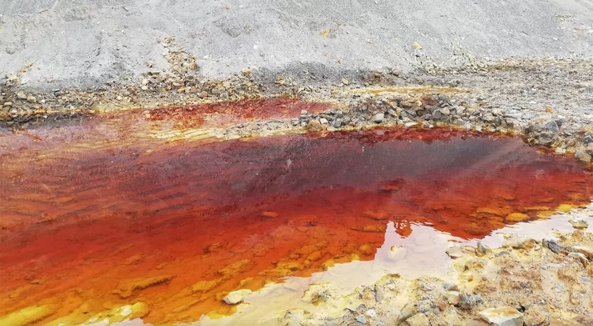 Agua contaminada procedente de los terrenos mineros de San Quintín (Ciudad Real). Author provided