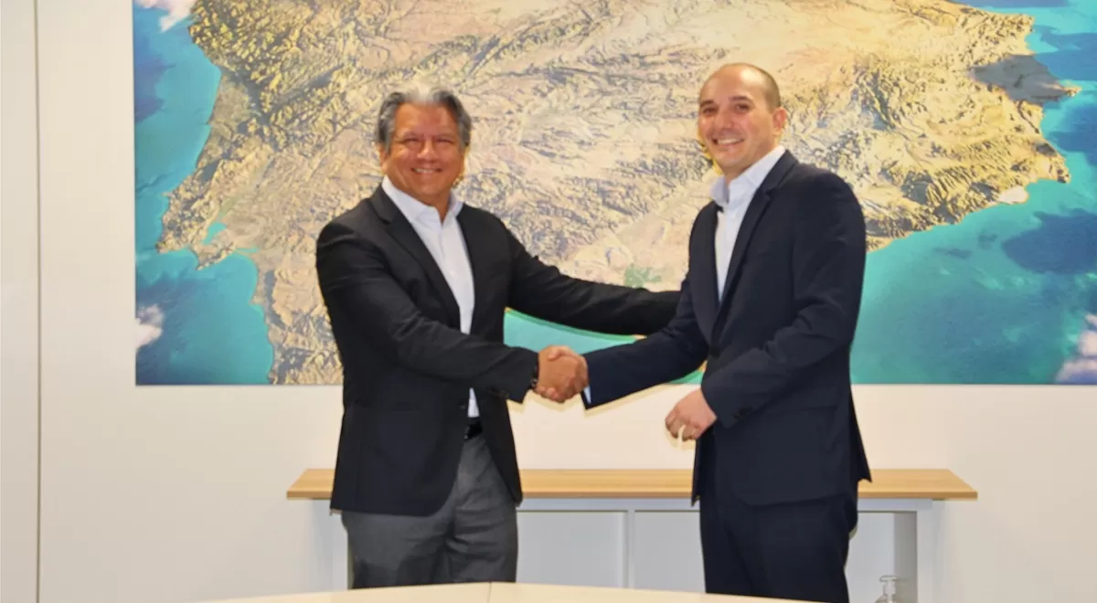 Gonzalo Cañete, consejero delegado de PreZero en España y Portugal, y Benjamín Cabrera, Director de Operaciones de Cemento y Tecnología de  Cemex España  Operaciones.