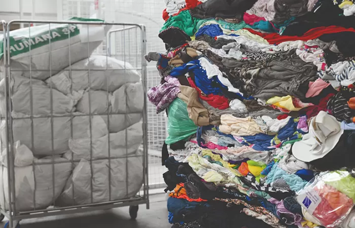 FER reclama compromiso a los Ayuntamientos para mejorar la gestión de los residuos textiles