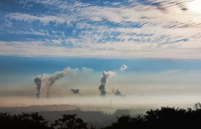 Entendiendo el origen y evolución del monóxido de carbono en el aire que respiramos