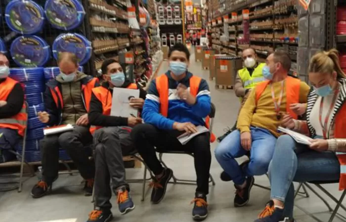 adequa desarrolla una formación en la nueva tienda de Bricomart en Galdakano