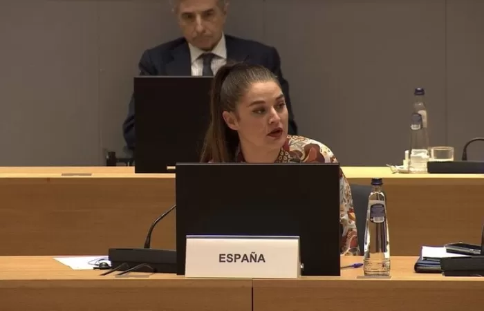 Mireia Mollà reclama en Bruselas excluir la incineración y vertido de pilas y baterías