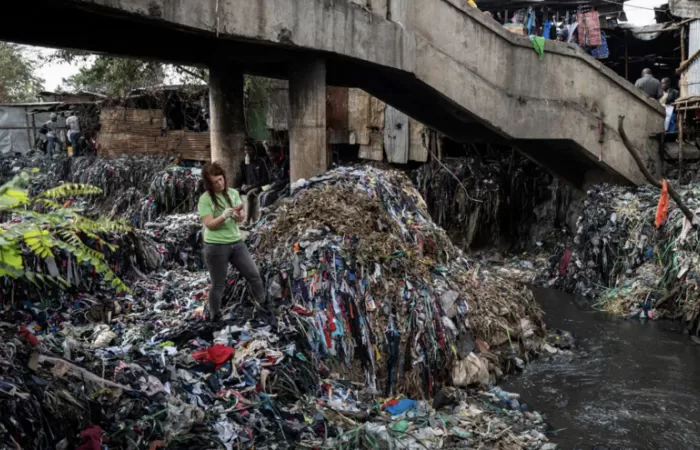 Greenpeace insta a crear un acuerdo internacional que prohíba la exportación de desechos textiles