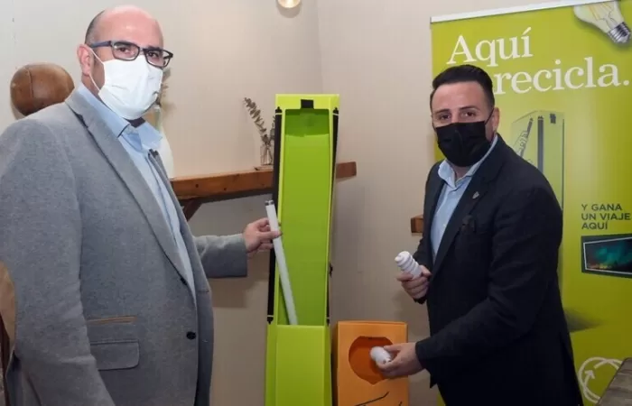 La Junta de Extremadura y AMBILAMP promueven el reciclaje de los residuos de bombillas