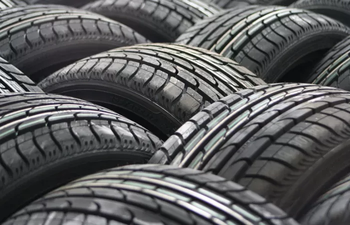 Las asociaciones de productores de neumáticos exigen eliminar los criterios sobre caucho reciclado