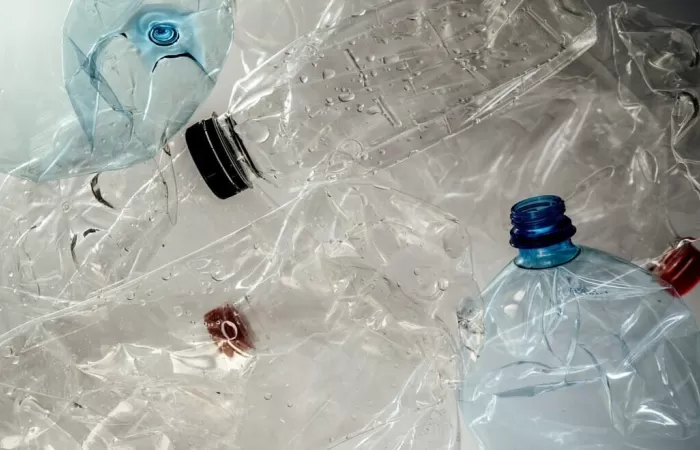 Botellas de plástico. Foto de Teslariu Mihai.