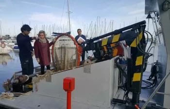 Murcia dispone una embarcación para limpiar las aguas del Mar Menor