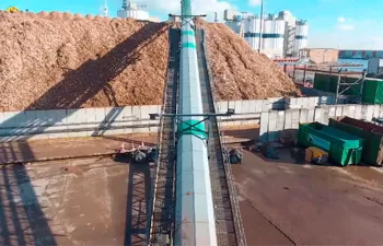 Planta de reciclaje de madera con el triturador HAAS TYRON 2000 XL