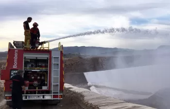 La Generalitat Valenciana abrirá una investigación sobre el origen del incendio del vertedero de Novelda