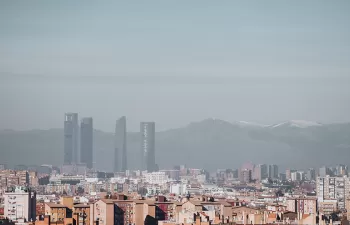 Un billón de microplásticos en el cielo de Madrid