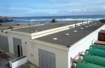 Sale a concurso la instalación de 380 placas fotovoltaicas en la desaladora de Bocabarranco