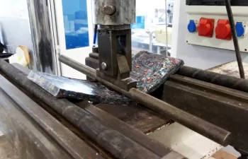 Presentan una baldosa de materiales 100% reciclados que supera en rendimiento a las de cerámica y madera