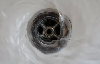 Cómo ahorrar el agua 'invisible' que derrochamos cada día