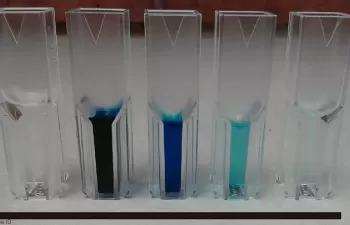 Obtienen un potente plástico capaz de eliminar metales pesados de los suelos