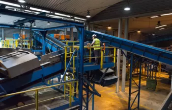 Ferrovial Servicios investiga sobre la valorización de los residuos plásticos dentro del proyecto R3BORN