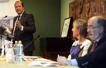 Cada año Sogama recibe más de 41.000 toneladas de textil depositados en la bolsa negra