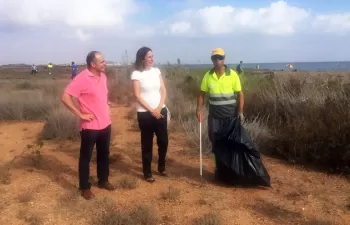 Retiradas casi 10 toneladas de residuos del Mar Menor durante la primera quincena de agosto