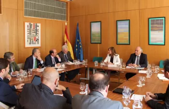 Liana Ardiles recibe a organizaciones y asociaciones del sector para tratar el Pacto Nacional por el Agua