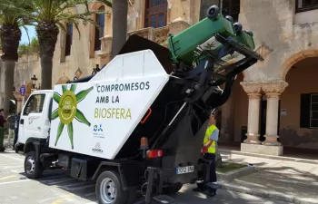 Menorca pone en marcha un piloto de recogida de vidrio puerta a puerta en el centro histórico de Ciutadella