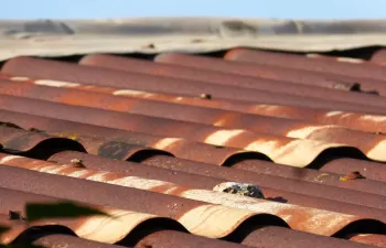 La Agencia de Residuos de Cataluña amplia 1,5 millones de euros las ayudas para retirar amianto