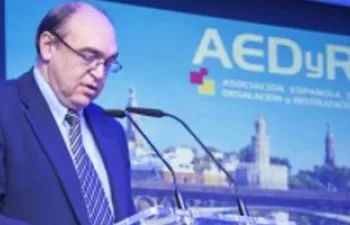 Arcadio Mateo apuesta durante el X Congreso AEDyR por adoptar una "visión integradora" en el sector del agua en España